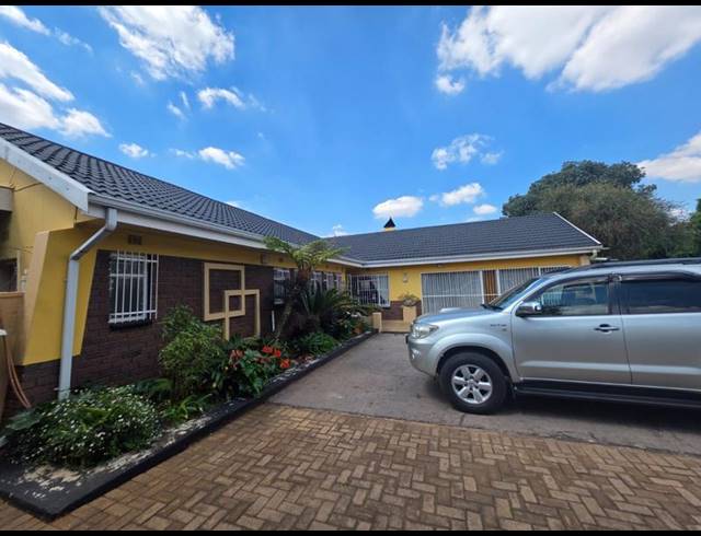 3 BEDROOM HOUSE FOR SALE IN HELIKONPARK